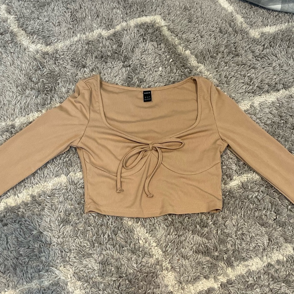 Women's Top - MINT CONDITION! - Long Sleeve Crop Length! - Size Small